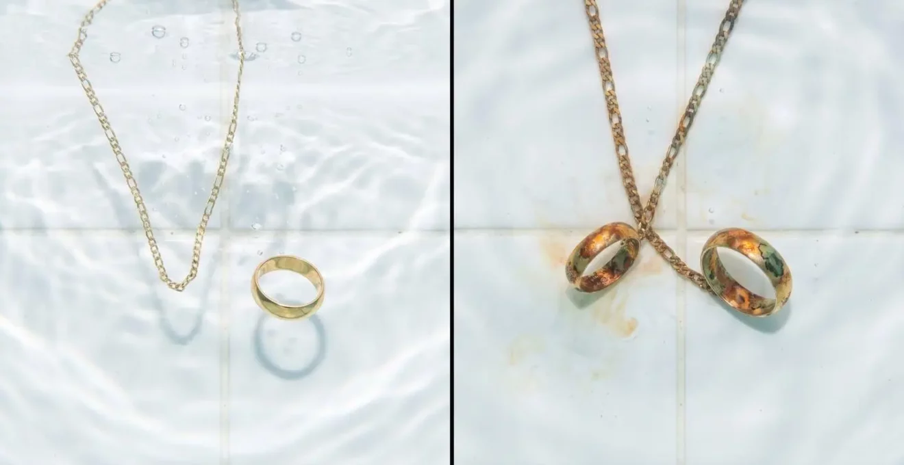 Vergleich von Goldschmuck vor und nach Chlorwasserkontakt